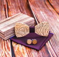 Pajarita de madera con pañuelo y gemelos Gaira 709206