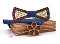 Pajarita de madera con pañuelo y broche Gaira 709225